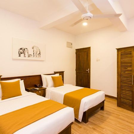 360 Lake View Hotel Канди Экстерьер фото