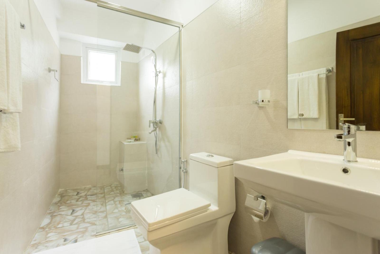360 Lake View Hotel Канди Экстерьер фото